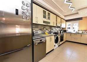 Трехкомнатная квартира с мебелью