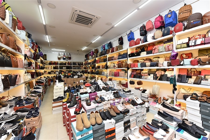 Торговое помещение в туристическом центре ТЦ Окурджалара