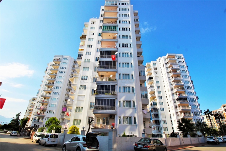 Просторная квартира 3+1 с отдельной кухней в Коньяалты