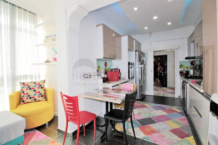 Просторная квартира 3+1 с отдельной кухней в Коньяалты