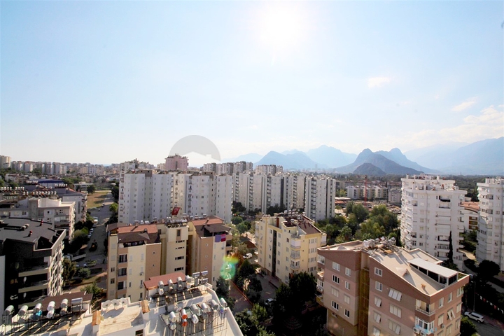 Просторная квартира 3+1 с отдельной кухней в Коньяалты