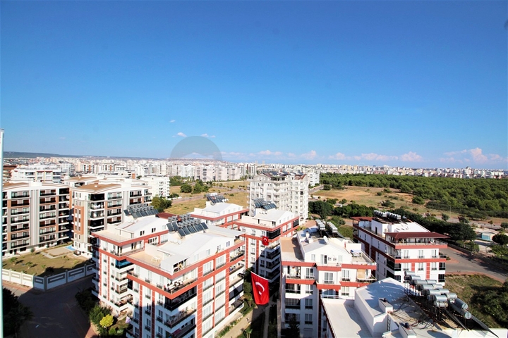 Просторная квартира 3+1 с отдельной кухней в Коньяалты