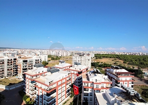 Просторная квартира 3+1 с отдельной кухней в Коньяалты