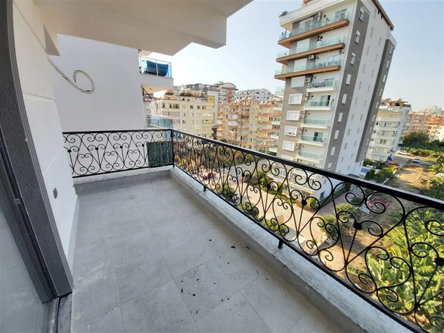 Двухкомнатная абсолютно новая квартира в Махмутларе