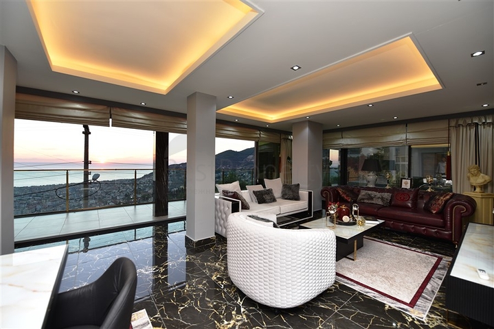 Шикарная меблированная вилла планировкой 3+1 в центре Аланьи