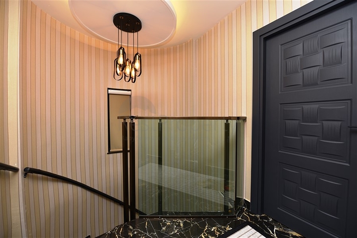 Шикарная меблированная вилла планировкой 3+1 в центре Аланьи