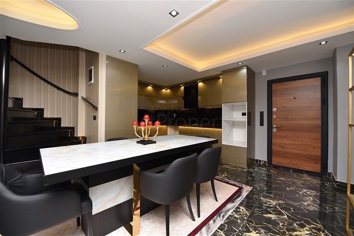 Шикарная меблированная вилла планировкой 3+1 в центре Аланьи