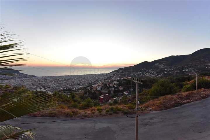 Шикарная меблированная вилла планировкой 3+1 в центре Аланьи