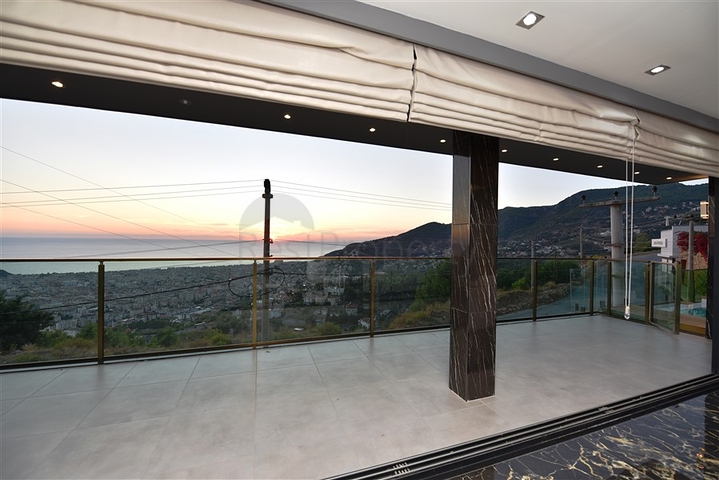 Шикарная меблированная вилла планировкой 3+1 в центре Аланьи