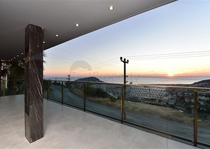 Шикарная меблированная вилла планировкой 3+1 в центре Аланьи