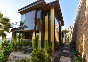 Шикарная меблированная вилла планировкой 3+1 в центре Аланьи