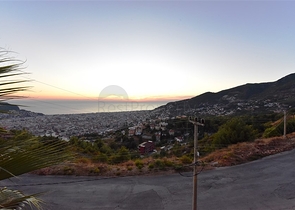 Шикарная меблированная вилла планировкой 3+1 в центре Аланьи