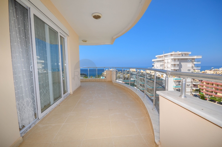 Меблированная квартира 2+1 с видом на море в районе Махмутлар