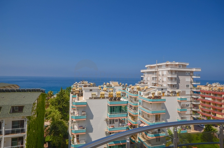 Меблированная квартира 2+1 с видом на море в районе Махмутлар