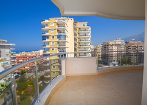 Меблированная квартира 2+1 с видом на море в районе Махмутлар