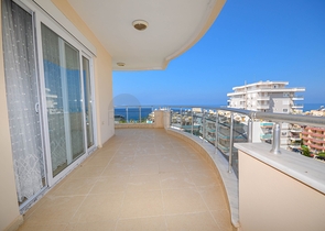 Меблированная квартира 2+1 с видом на море в районе Махмутлар