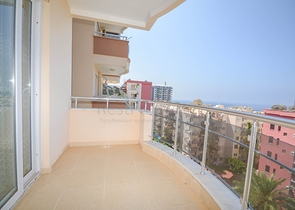 Меблированная квартира 2+1 с видом на море в районе Махмутлар