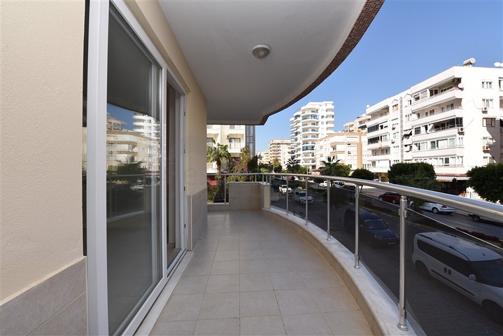 Просторная квартира 2+1 в 100 метрах от моря 