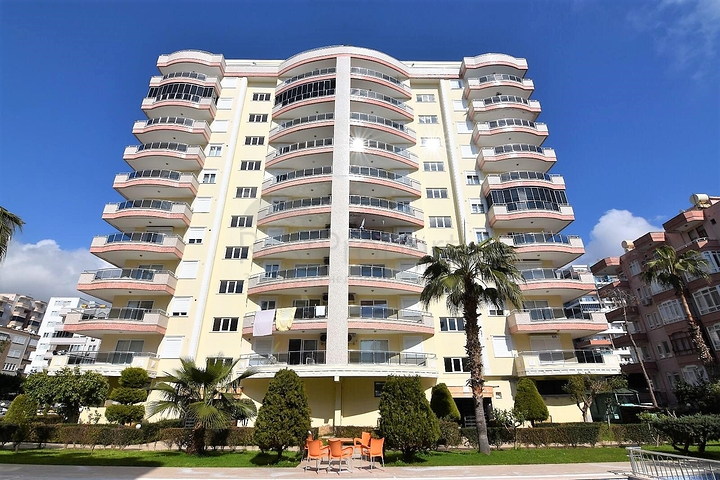 Просторная квартира 2+1 в 100 метрах от моря 