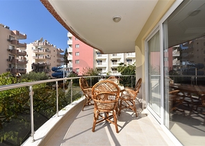 Просторная квартира 2+1 в 100 метрах от моря 