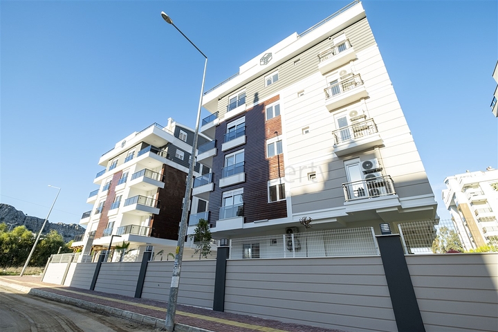 Квартиры 1+1  в новом комплексе в Лимане