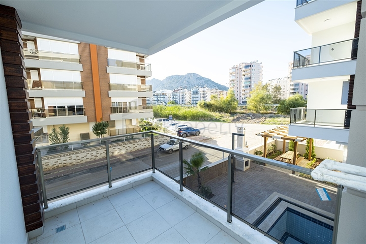 Квартиры 1+1  в новом комплексе в Лимане