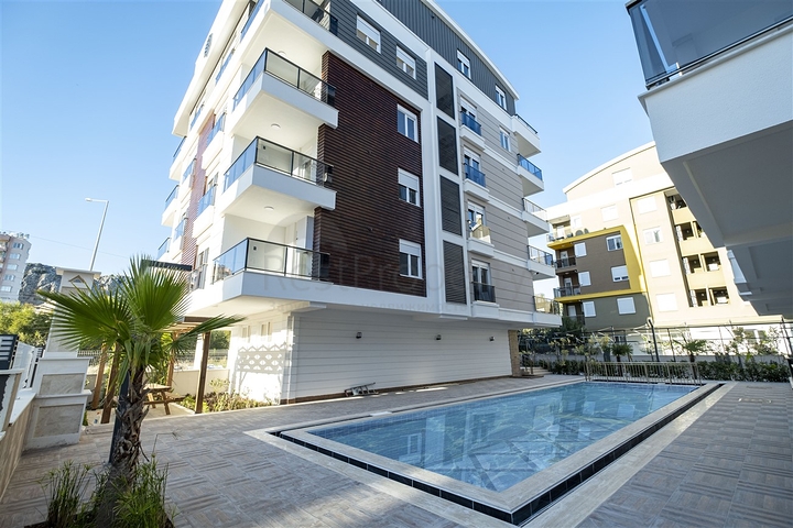 Квартиры 1+1  в новом комплексе в Лимане