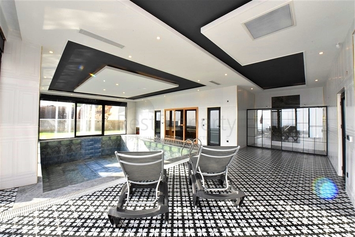 Частная вилла по дизайнерскому проекту