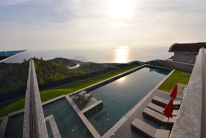 Частная вилла по дизайнерскому проекту