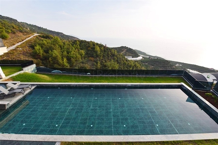 Частная вилла по дизайнерскому проекту