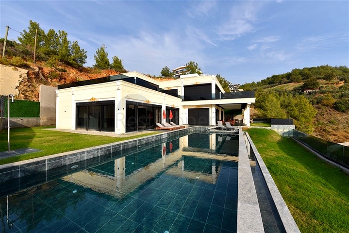 Частная вилла по дизайнерскому проекту