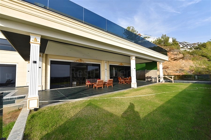 Частная вилла по дизайнерскому проекту