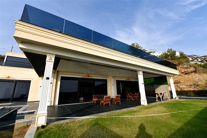 Частная вилла по дизайнерскому проекту