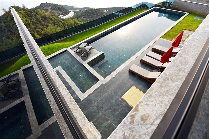 Частная вилла по дизайнерскому проекту