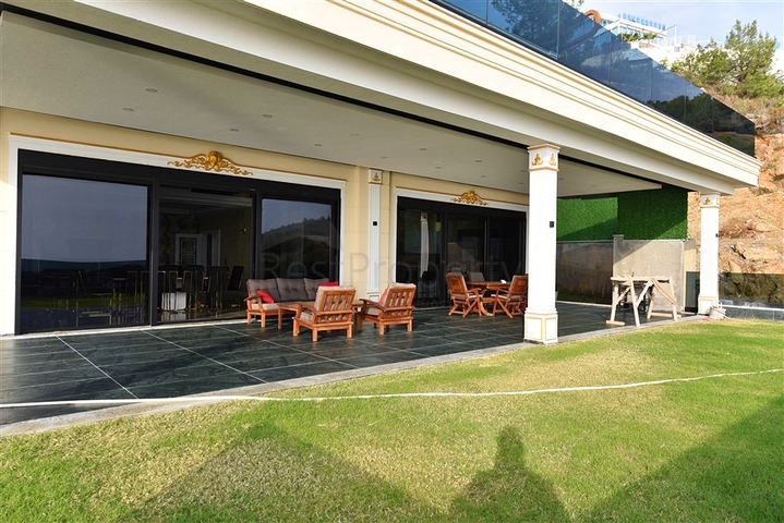 Частная вилла по дизайнерскому проекту