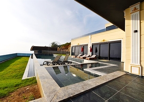 Частная вилла по дизайнерскому проекту