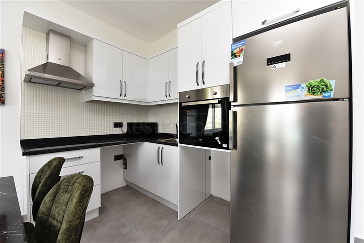 Двухкомнатная меблированная квартира в новом комплексе района Махмутлар