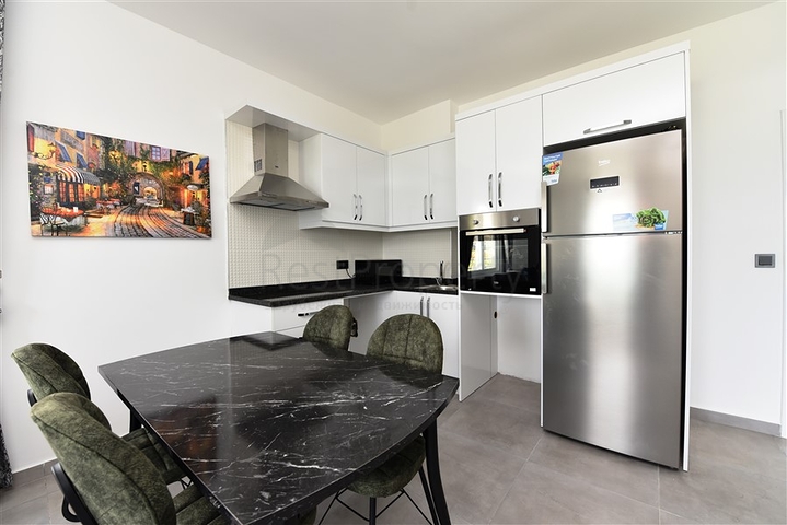 Двухкомнатная меблированная квартира в новом комплексе района Махмутлар