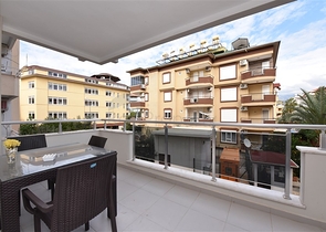 Уютная трехкомнатная квартира в европейском районе Оба