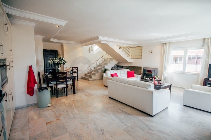 Пентхаус 3+1 со своей сауной в Махмутларе