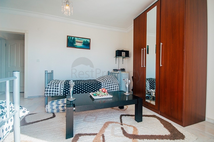 Пентхаус 3+1 со своей сауной в Махмутларе