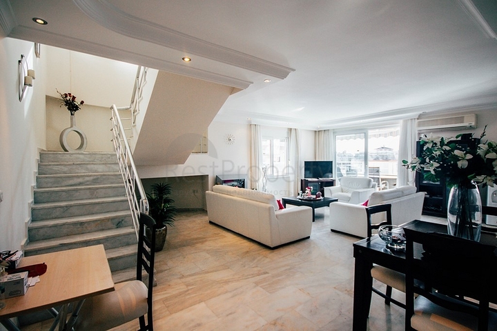 Пентхаус 3+1 со своей сауной в Махмутларе