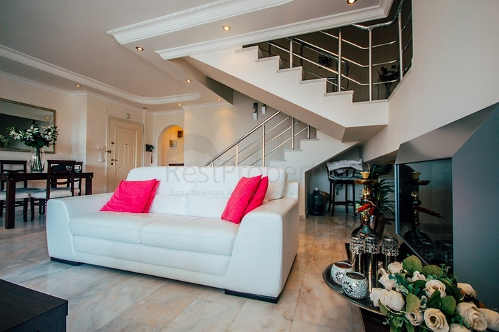 Пентхаус 3+1 со своей сауной в Махмутларе