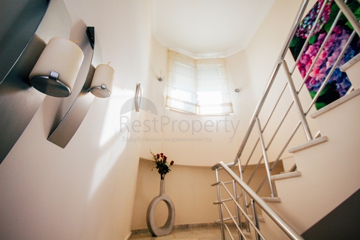 Пентхаус 3+1 со своей сауной в Махмутларе