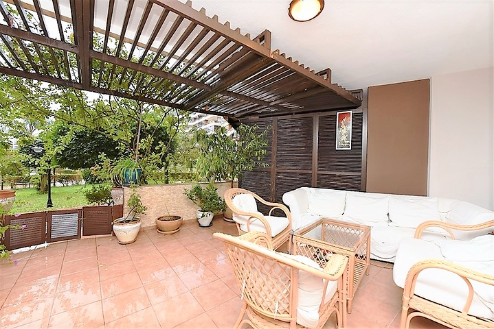 Квартира 2+1 с собственным садом и уличной террасой 