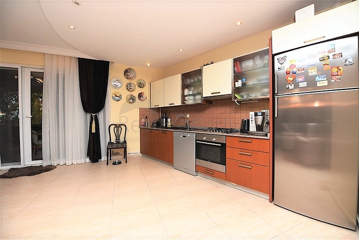 Квартира 2+1 с собственным садом и уличной террасой 