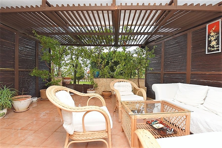 Квартира 2+1 с собственным садом и уличной террасой 