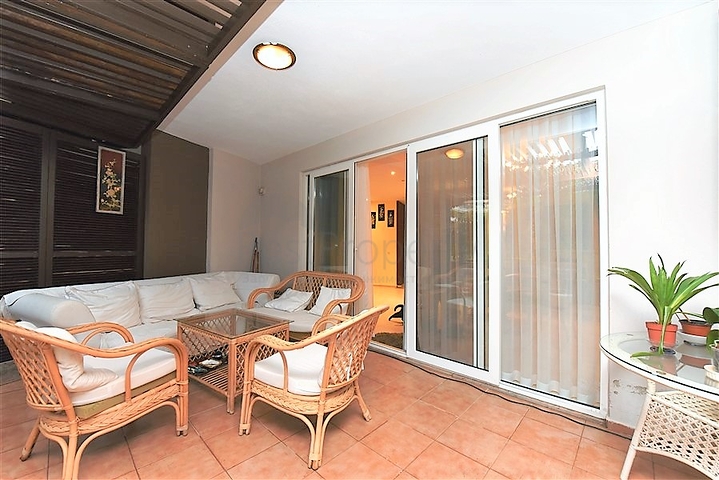 Квартира 2+1 с собственным садом и уличной террасой 