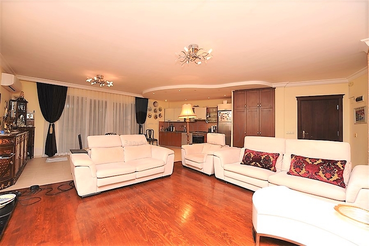 Квартира 2+1 с собственным садом и уличной террасой 