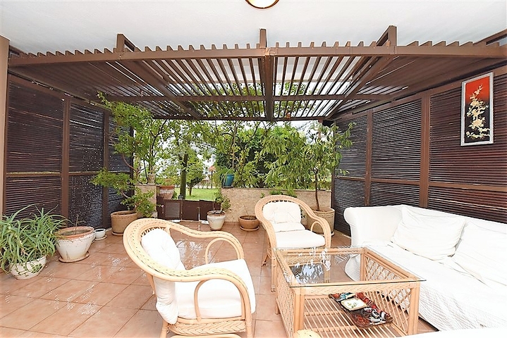 Квартира 2+1 с собственным садом и уличной террасой 